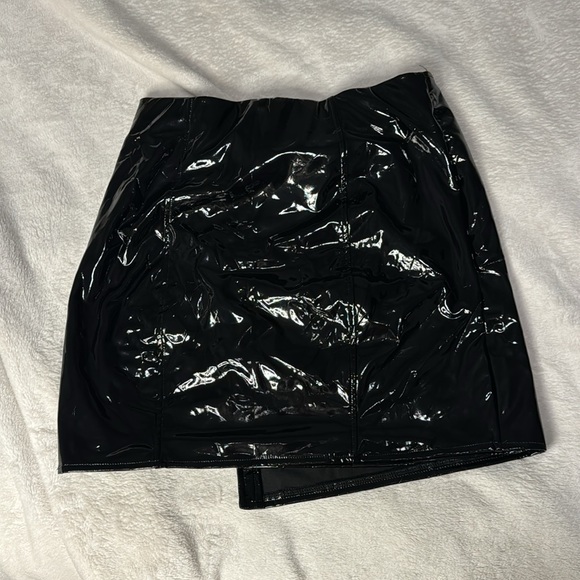 Dolls kill latex mini skirt flattering - Picture 4 of 4